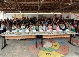 Projeto “Pintura para Alguém Especial” transforma aprendizado em arte na Escola Raul Gazzinelli