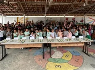 Projeto “Pintura para Alguém Especial” transforma aprendizado em arte na Escola Raul Gazzinelli