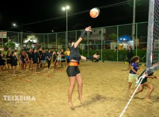 Projeto Virando o Jogo abre inscrições gratuitas para aulas de vôlei em Teixeira de Freitas