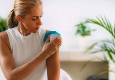  'Ombro congelado' está ligado à menopausa? Estudos indicam que sim