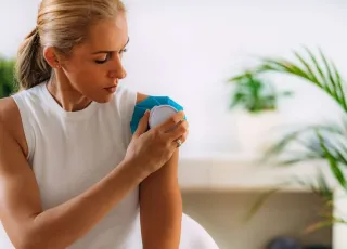  'Ombro congelado' está ligado à menopausa? Estudos indicam que sim