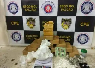 Quarteto é conduzido com quase 20 quilos de drogas