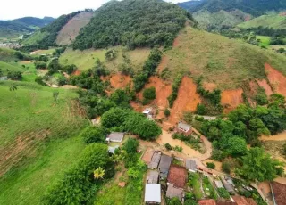 Quatro pessoas morrem em deslizamento de terra em Minas Gerais