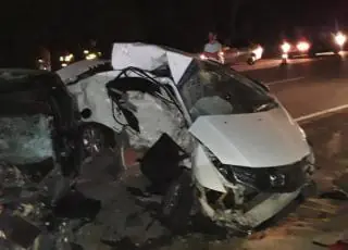 Quatro pessoas morreram e duas ficaram feridas em acidente na BR 101 em Linhares-ES