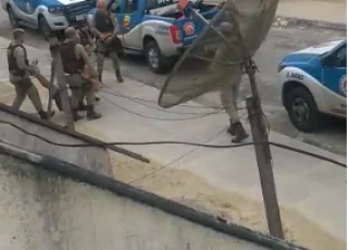 Vídeos- Quatro suspeitos de incendiar ônibus morrem em ação da Polícia Militar de Eunápolis
