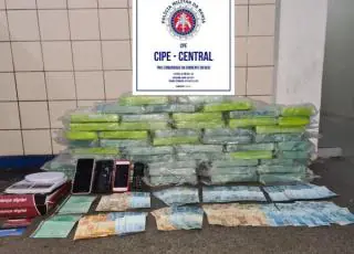 R$ 8,3 mil e 50 kg de cocaína são apreendidos em Jequié