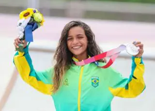 Rayssa Leal, a Fadinha, fatura prata no skate street em Tóquio 2020