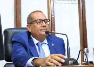 “Realidade está aí para provar o descaso da atual gestão com a educação na Bahia”, afirma Sandro Régis