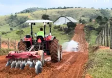 Recuperação de estradas vicinais melhora acesso e transporte na zona rural de Vereda