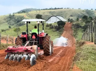 Recuperação de estradas vicinais melhora acesso e transporte na zona rural de Vereda