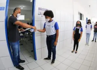 Rede Municipal de Teixeira de Freitas inicia retorno gradual das aulas presenciais cumprindo protocolo de segurança