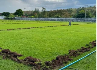 Reforma do Estádio Municipal “O Gobirão” de Vereda avança com instalação de novo sistema de irrigação e alambrado