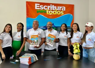 Regularização Fundiária - Beneficiando mais de 80 famílias, Prefeitura de Alcobaça realiza entrega de títulos de propriedade para moradores bairro Bahia Flor 