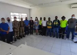 Reunião de autoridades com representantes do transporte regular de passageiros define ações em repressão ao transporte clandestino, em Itamaraju