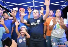 Reunião de Tonzinho no bairro Miro Rocha atrai grande multidão se transformando em comício