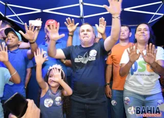 Reunião de Tonzinho no bairro Miro Rocha atrai grande multidão se transformando em comício