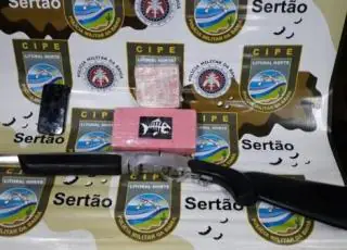 Revista policial apreende 24 celulares no presídio de Feira de Santana