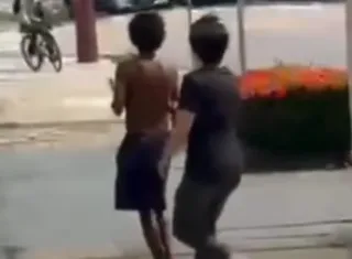 Revoltante: Alunos de direito agridem homem em situação de rua com arma de choque em Belém