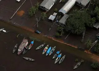 Rio Negro sobe mais um centímetro e supera marca histórica