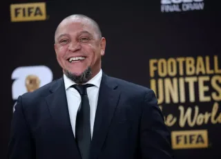 Roberto Carlos, ex-lateral da seleção, passa por cirurgia emergencial no coração e sofre complicações, diz jornal  