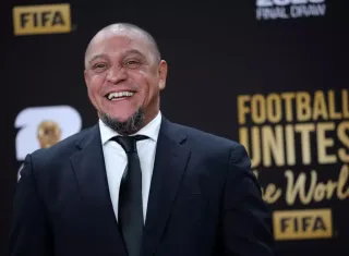 Roberto Carlos, ex-lateral da seleção, passa por cirurgia emergencial no coração e sofre complicações, diz jornal  