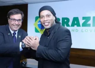 Ronaldinho Gaúcho é detido no Paraguai com passaporte falso