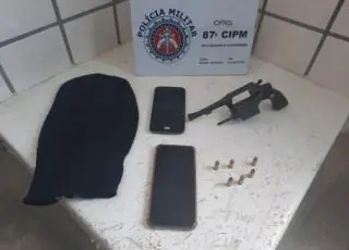 Ronda Rural prende dupla com moto roubada e arma em Teixeira de Freitas