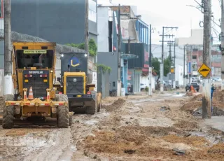 Rua Mauá em Teixeira de Freitas começa a receber pavimentação em trecho de 914 metros
