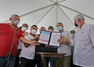 Rui assina ordem de serviços e entrega kits para famílias atingidas pelas chuvas em Vereda