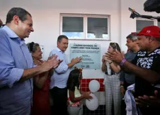 Rui entrega nova escola em assentamento no município de Prado