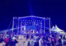 Samba e pagode baiano são destaques no resgate cultural da 2ª noite de Carnaval Mucuri 2026