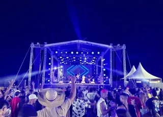 Samba e pagode baiano são destaques no resgate cultural da 2ª noite de Carnaval Mucuri 2026