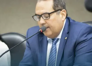 Sandro Régis cobra redução do ICMS sobre os combustíveis: "o governador está jogando contra a Bahia"