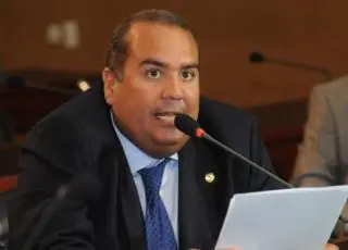 Sandro Régis critica Wagner por votar contra auxílio emergencial