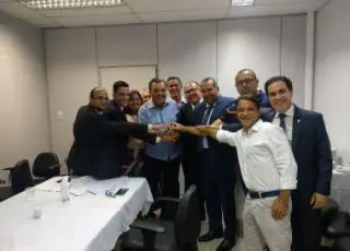 Sandro Régis é o novo líder da oposição na AL-BA; Targino assume liderança do DEM