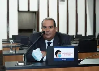 Sandro Régis rebate Rui, defende ACM Neto e diz que governador parece viver 