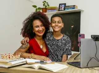 Sebrae aponta que 42% das mães empreendedoras são chefes de domicílio.