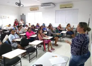 Secretaria de Assistência Social de Teixeira de Freitas promove oficina de currículo para jovens atendidos pelo ACESSUAS