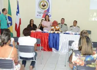 Secretaria de Educação e Polícia Militar realizam aula inaugural do PROERD em Medeiros Neto