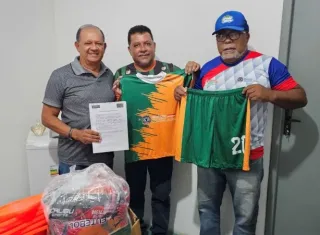 Secretaria de Esportes de Mucuri promove a entrega de materiais esportivos para Escolinhas de Futebol de Itabatã