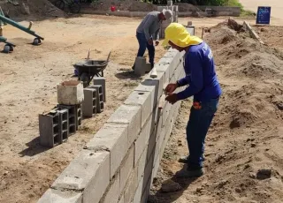 Secretaria de Infraestrutura prossegue com construção de praça no Bonadiman em Teixeira de Freitas