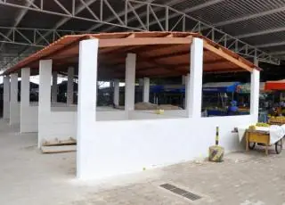 Secretaria de Infraestrutura segue com construção de boxes no Mercado Municipal