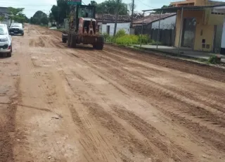 Secretaria de Obras de Nova Viçosa realiza recuperação de ruas após fortes chuvas 