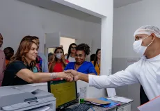 Secretária de Saúde do Estado da Bahia e o Prefeito de Prado vistoriam as obras de ampliação do novo Hospital Municipal
