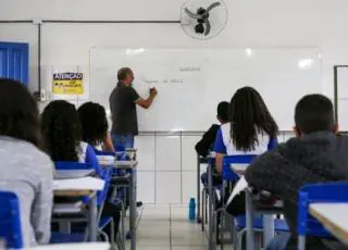 Secretaria Municipal de Educação informa as escolas que voltarão as aulas presencias nesta terça-feira (15)