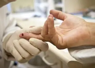 Secretaria Municipal de Saúde realiza testes rápidos de HIV e Sífilis em Teixeira de Freitas