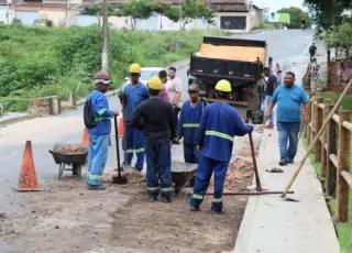 Secretarias realizam serviços de limpeza, manutenção e reparos na cidade