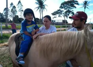 Secretário de Saúde visita Centro de Equoterapia de Teixeira de Freitas