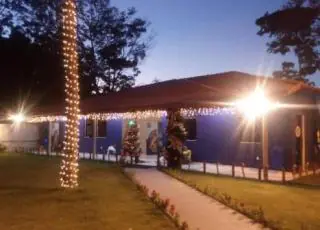 Sede da 87ª CIPM de Teixeira de Freitas ganha iluminação especial de Natal