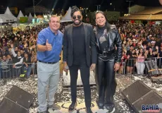 Segunda noite da Festa dos 64 Anos de Lajedão reúne multidão e emociona público com Silvanno Salles